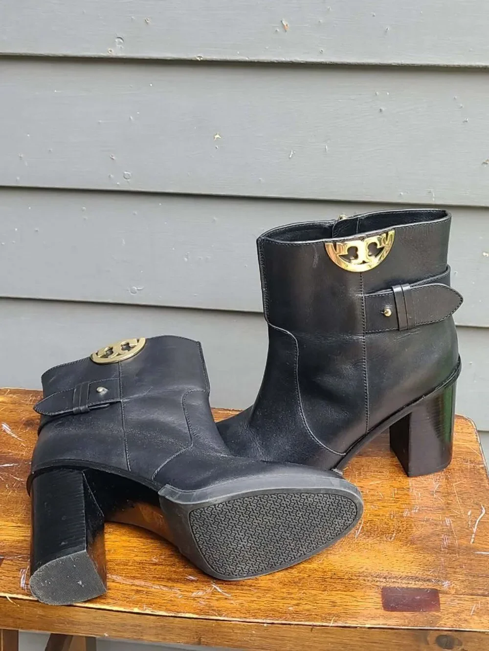 Tory Burch Black Leather Sydney Boots With Gold Tone Logo Size 8 NWOT